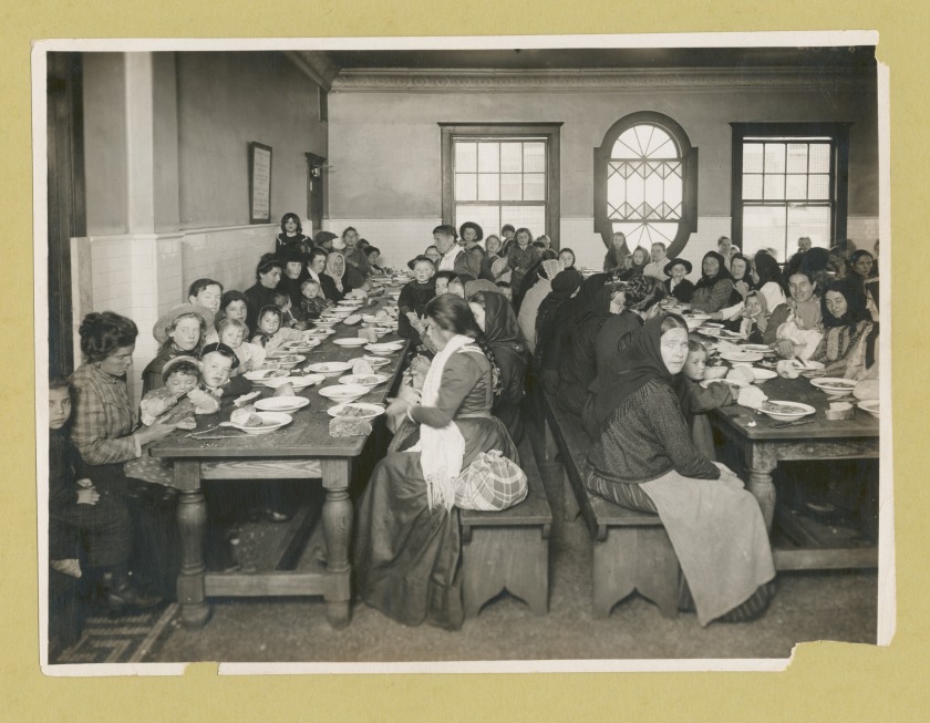 immigrants-being-served-a-free-meal-at-ellis-island